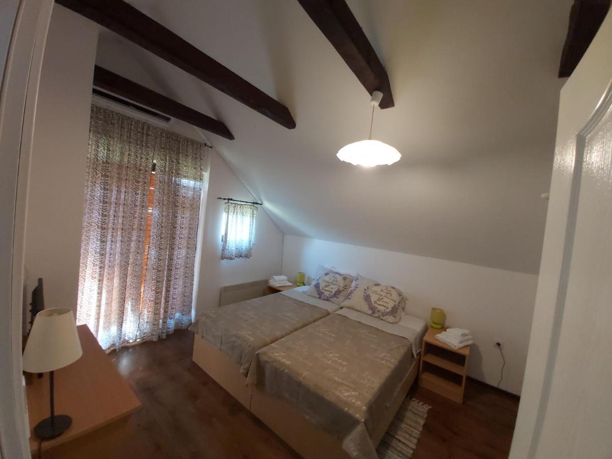 Izletiste Opatovac Guest House Exterior photo