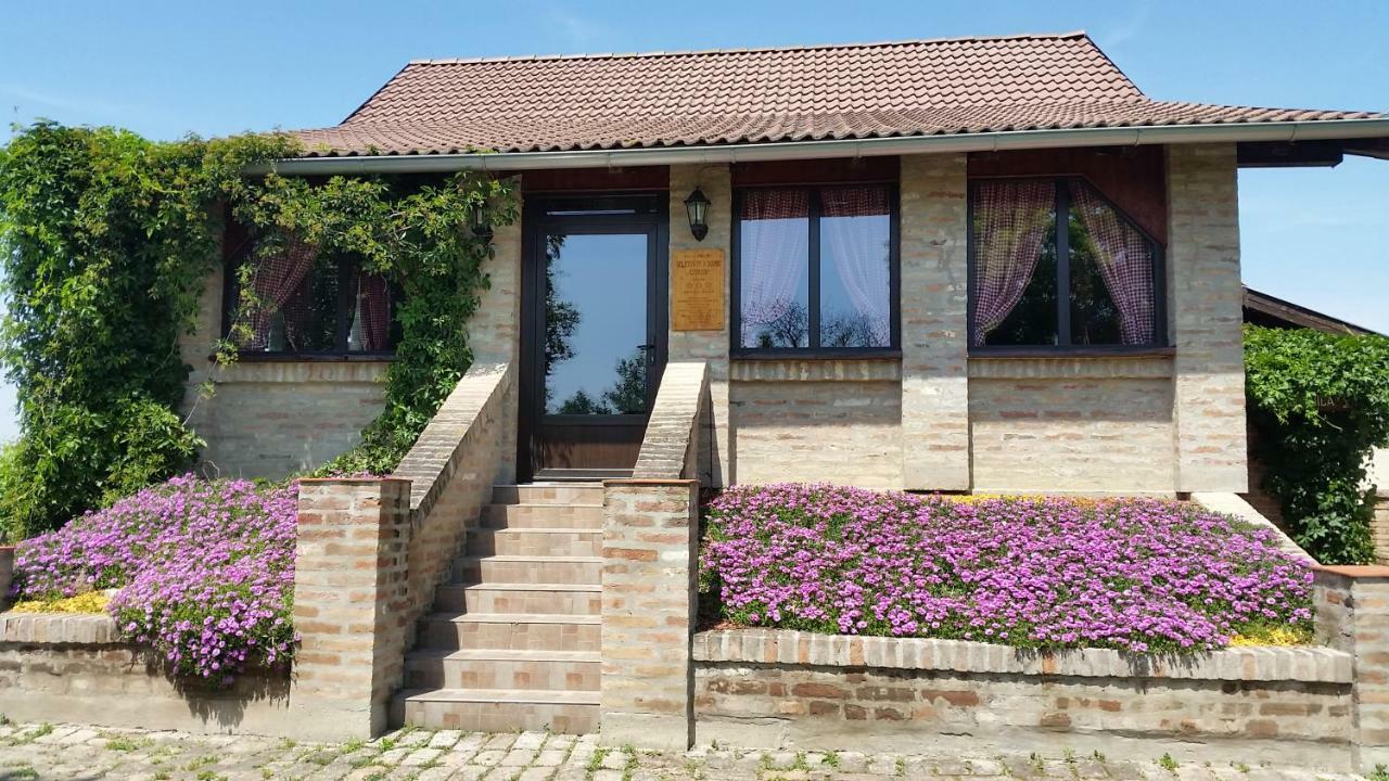 Izletiste Opatovac Guest House Exterior photo